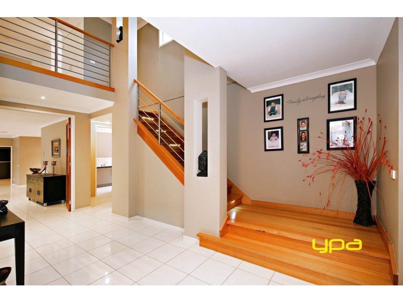 19 Melfin Drive, Hillside VIC 3037