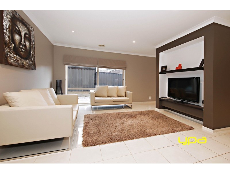 19 Melfin Drive, Hillside VIC 3037