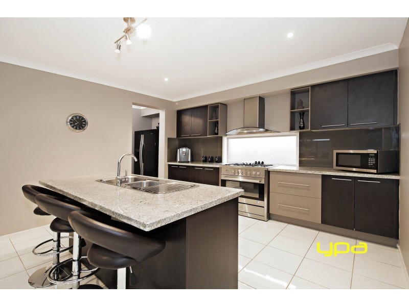 19 Melfin Drive, Hillside VIC 3037