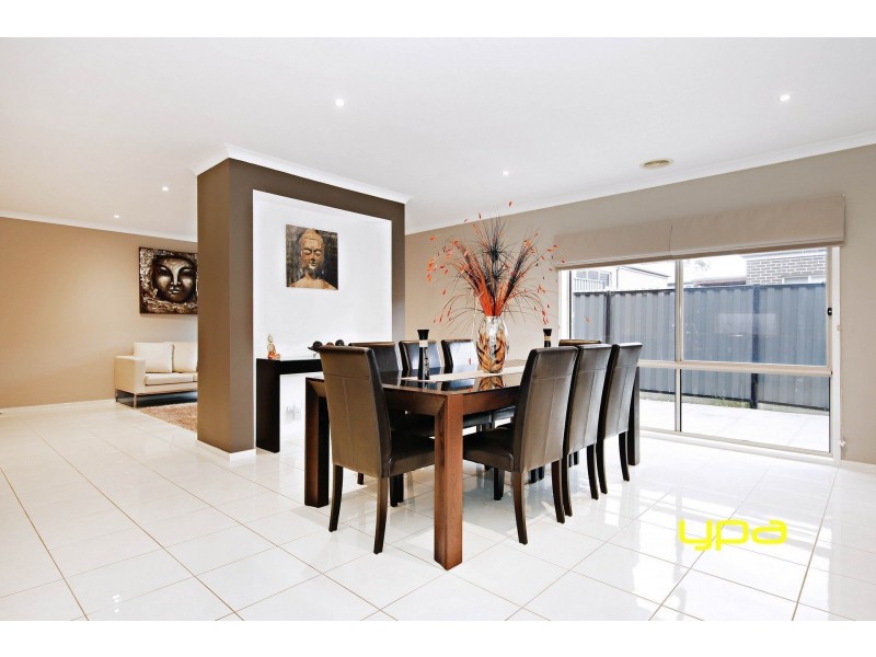 19 Melfin Drive, Hillside VIC 3037