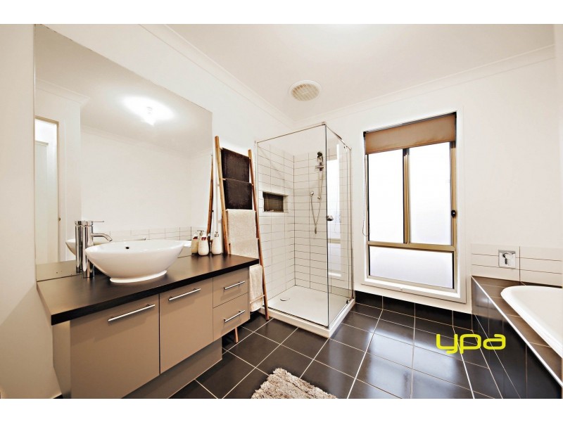 19 Melfin Drive, Hillside VIC 3037