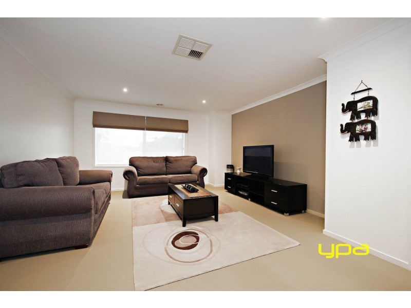 19 Melfin Drive, Hillside VIC 3037