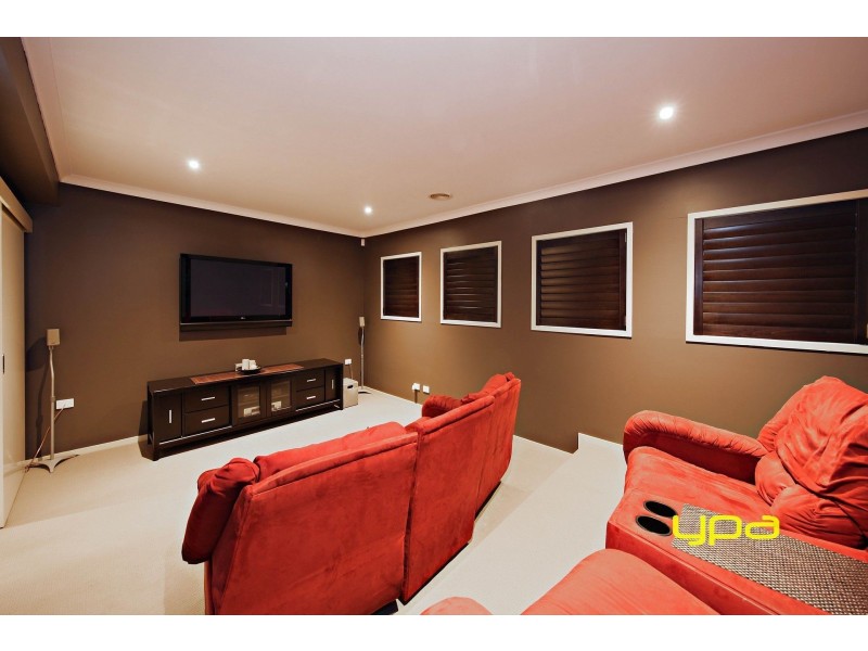 19 Melfin Drive, Hillside VIC 3037