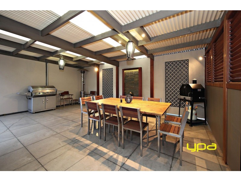 19 Melfin Drive, Hillside VIC 3037