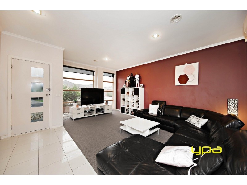 2/15 Jade Way, Hillside VIC 3037