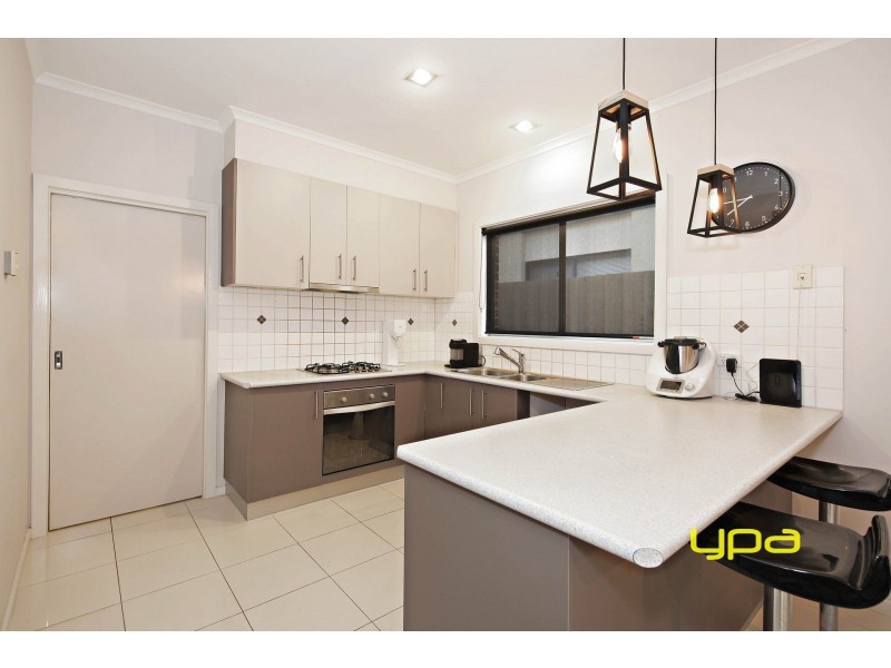 2/15 Jade Way, Hillside VIC 3037