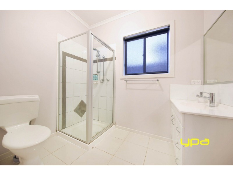 2/15 Jade Way, Hillside VIC 3037