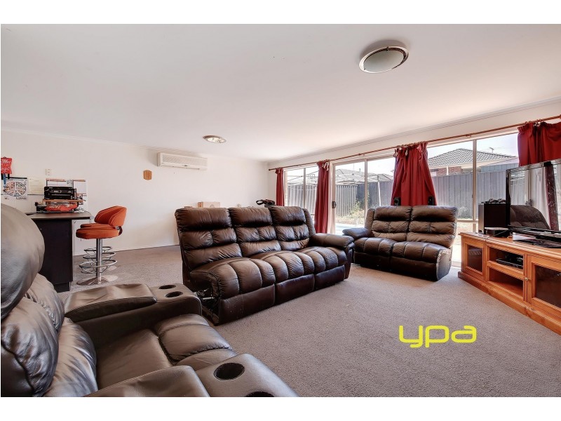 44 Klippel Way, Caroline Springs VIC 3023