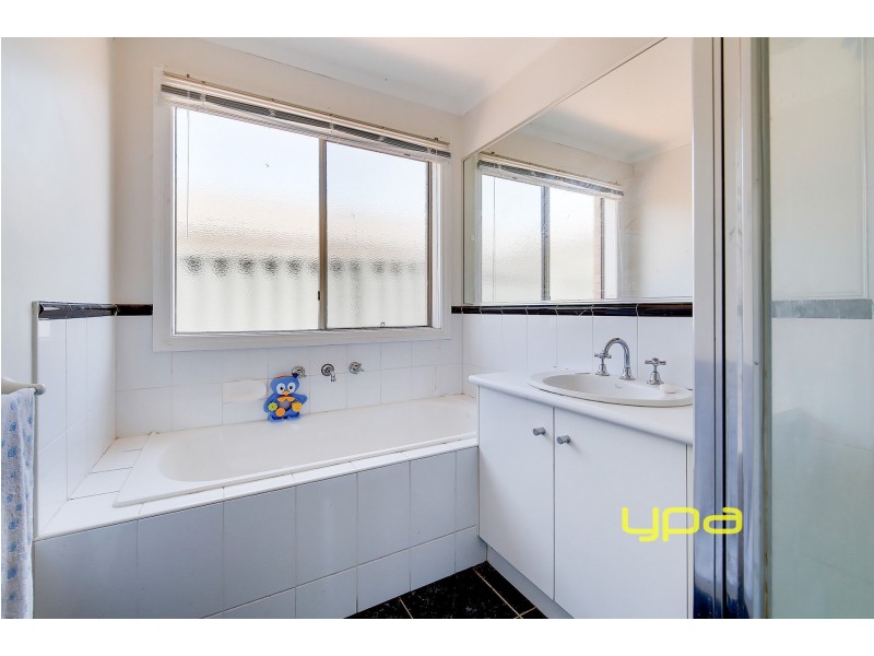 44 Klippel Way, Caroline Springs VIC 3023