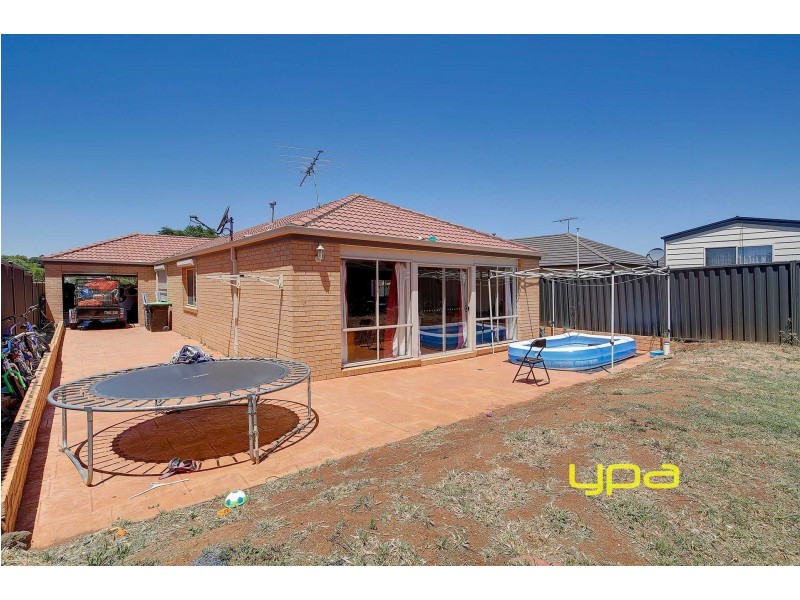 44 Klippel Way, Caroline Springs VIC 3023