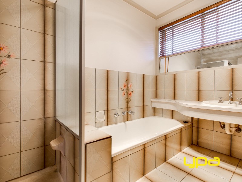 20 Tarana Crescent, Kings Park VIC 3021