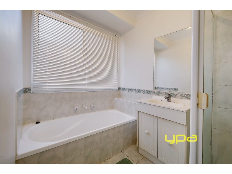 1/10 Brindalee Way, Hillside VIC 3037