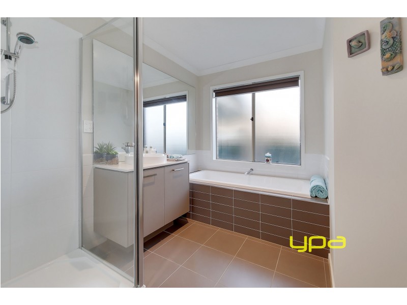 64 Domain Drive, Hillside VIC 3037