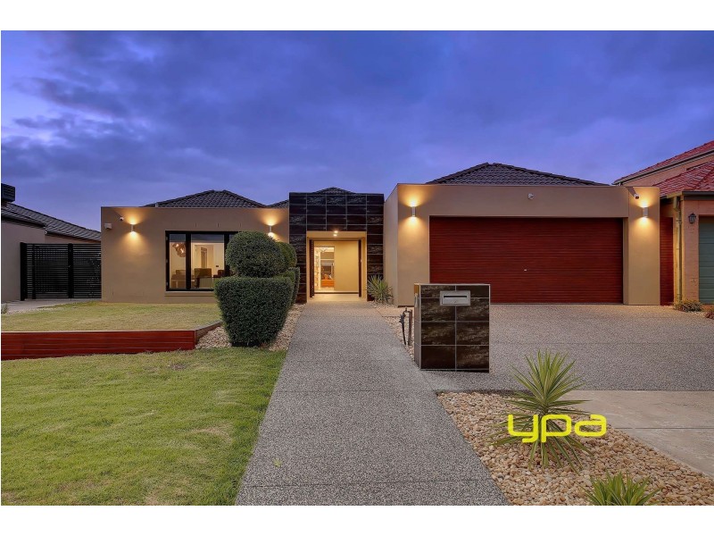 18 Rowlandson Place, Taylors Lakes VIC 3038