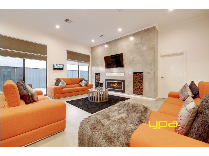 18 Rowlandson Place, Taylors Lakes VIC 3038