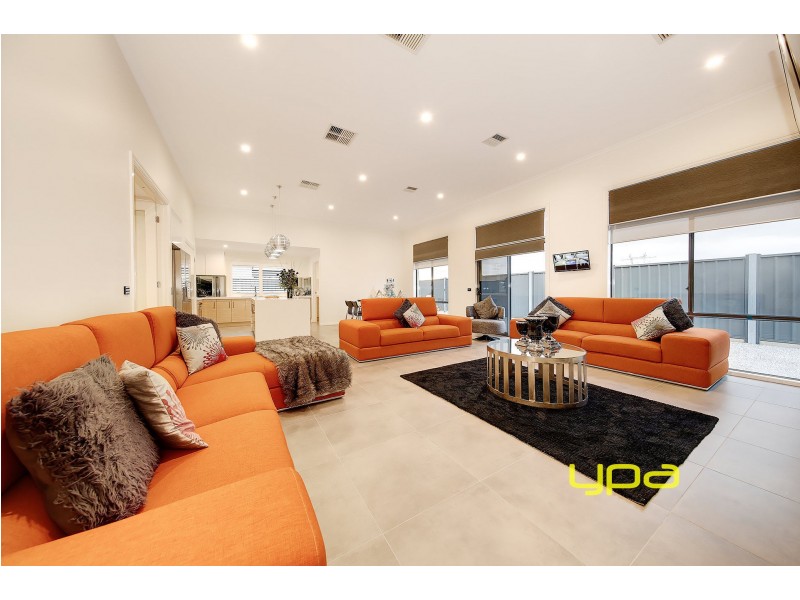 18 Rowlandson Place, Taylors Lakes VIC 3038