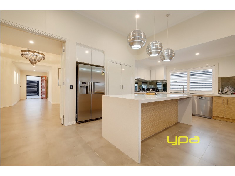 18 Rowlandson Place, Taylors Lakes VIC 3038