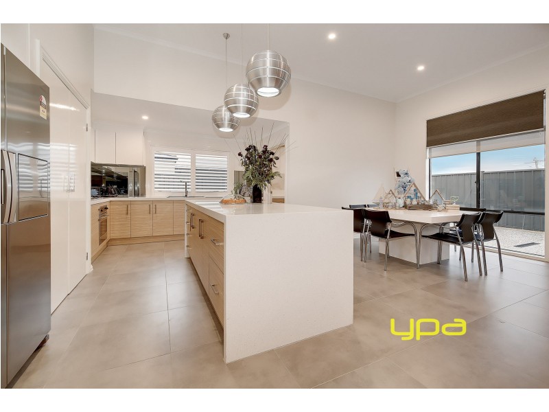 18 Rowlandson Place, Taylors Lakes VIC 3038