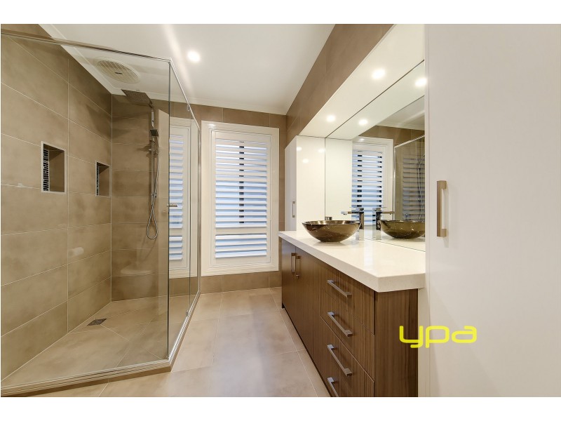 18 Rowlandson Place, Taylors Lakes VIC 3038