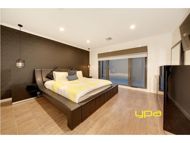 18 Rowlandson Place, Taylors Lakes VIC 3038