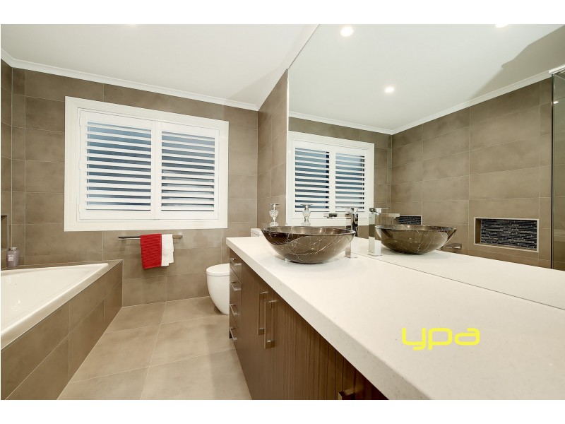 18 Rowlandson Place, Taylors Lakes VIC 3038