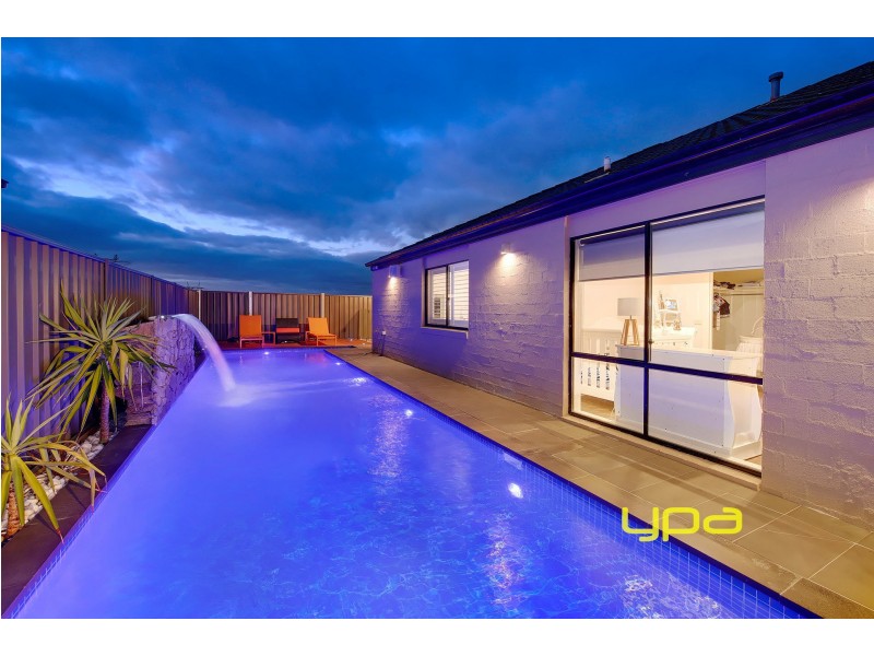 18 Rowlandson Place, Taylors Lakes VIC 3038