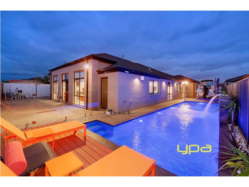 18 Rowlandson Place, Taylors Lakes VIC 3038