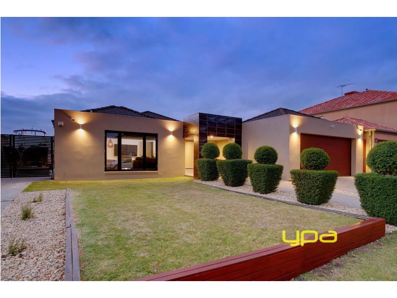 18 Rowlandson Place, Taylors Lakes VIC 3038