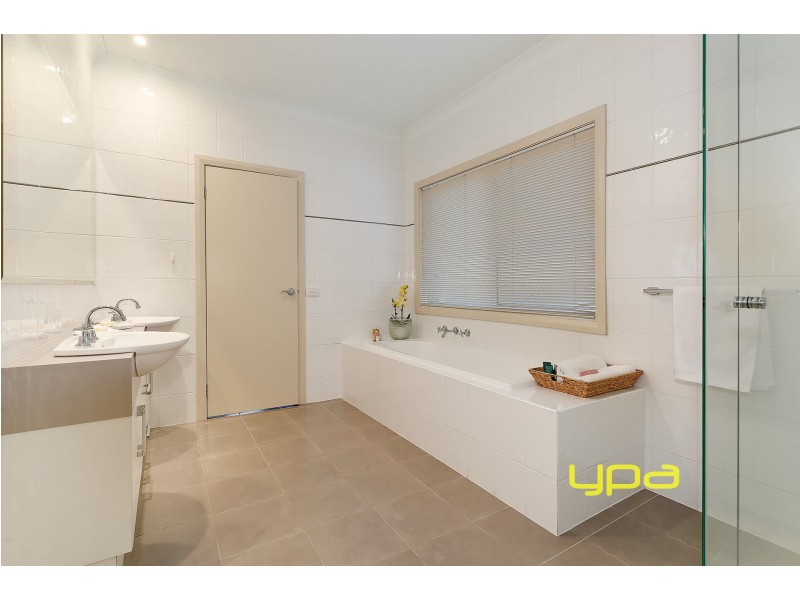 39 Landscape Drive, Hillside VIC 3037