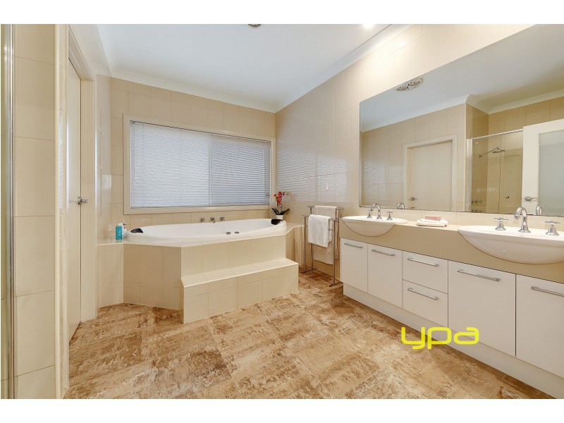 39 Landscape Drive, Hillside VIC 3037