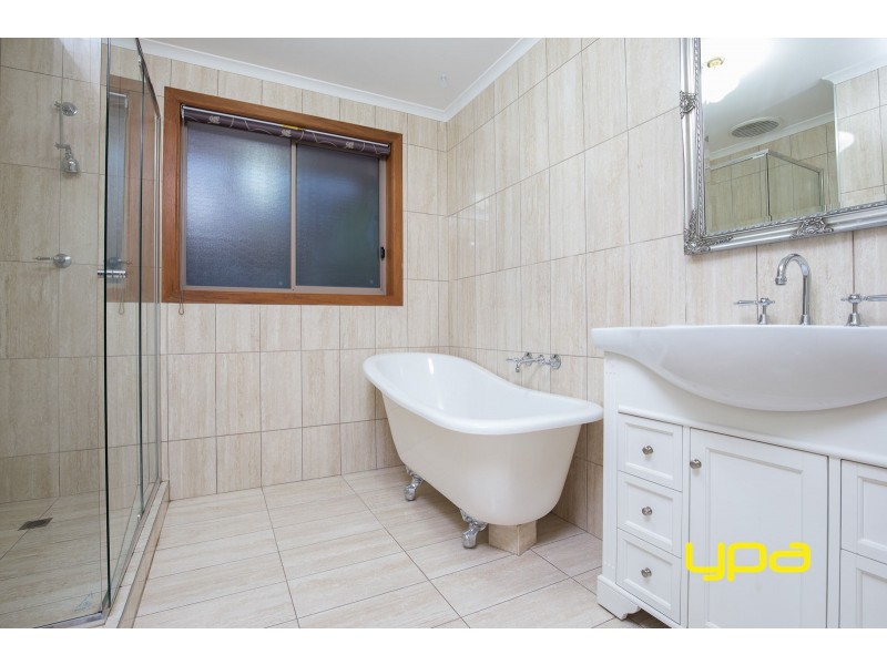 13 Ketwick Court, Sydenham VIC 3037