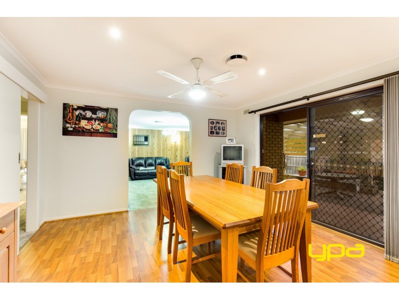 2 Mantaura Avenue, Taylors Lakes VIC 3038