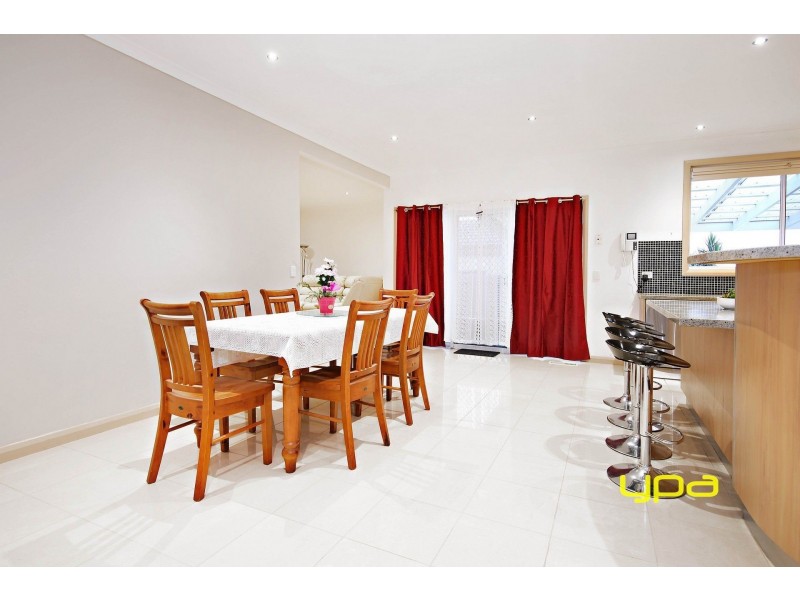 22 Landsbourgh Avenue, Taylors Lakes VIC 3038