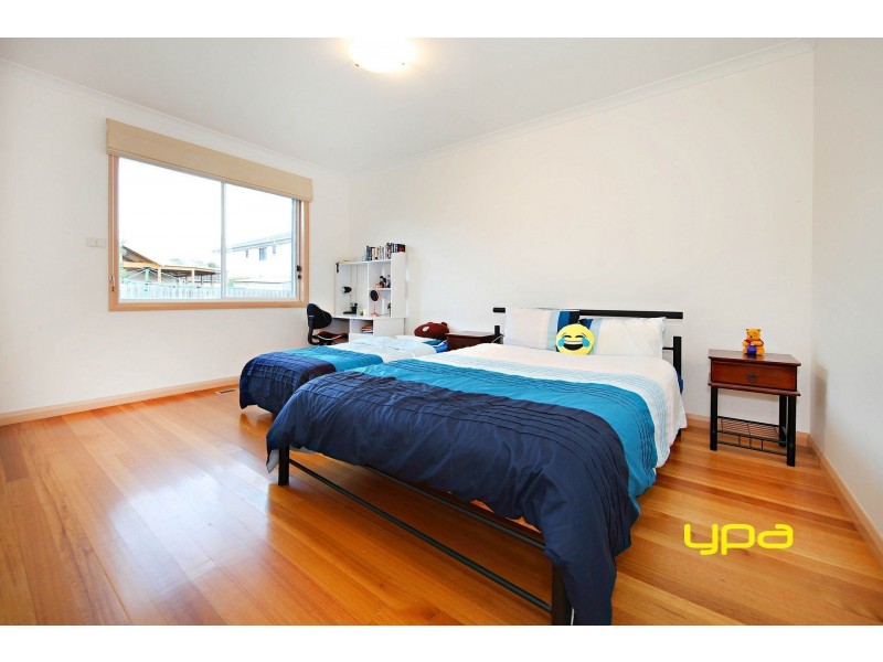 22 Landsbourgh Avenue, Taylors Lakes VIC 3038