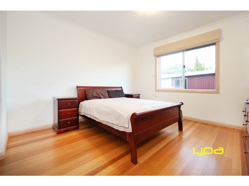 22 Landsbourgh Avenue, Taylors Lakes VIC 3038