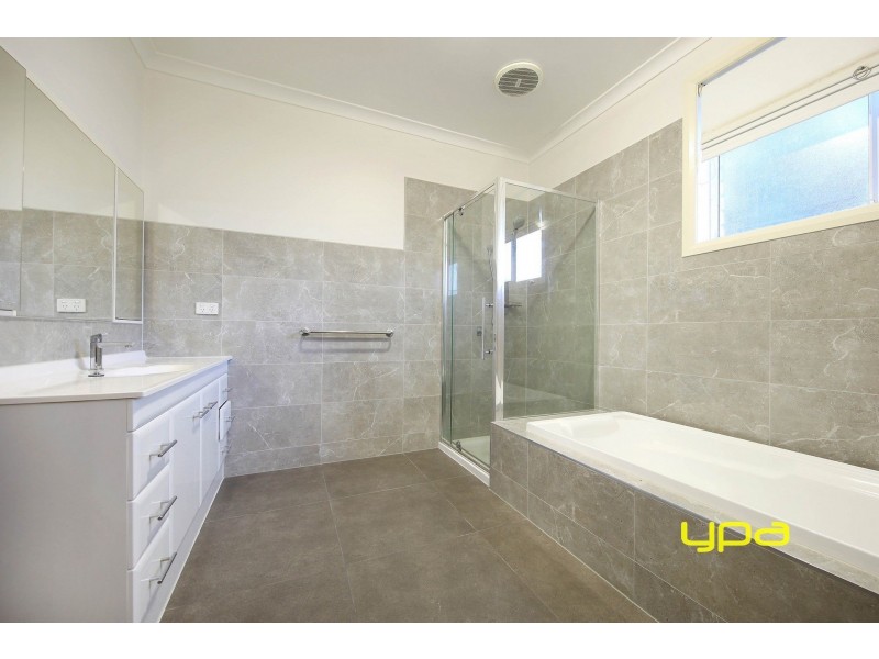 22 Landsbourgh Avenue, Taylors Lakes VIC 3038