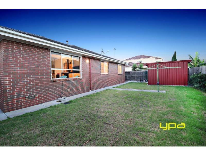 22 Landsbourgh Avenue, Taylors Lakes VIC 3038