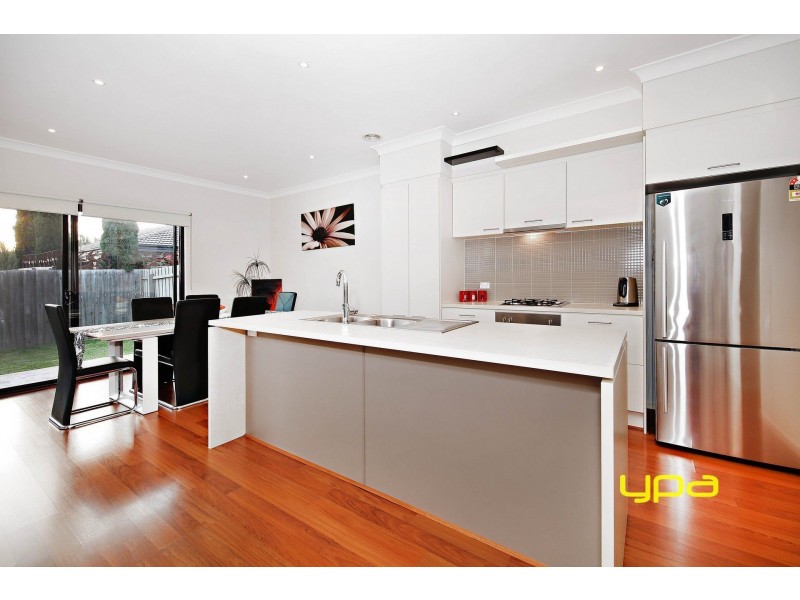 15 Eloura Circuit, Taylors Hill VIC 3037