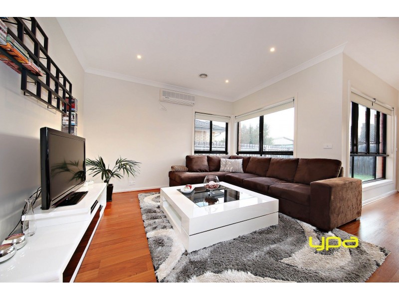 15 Eloura Circuit, Taylors Hill VIC 3037