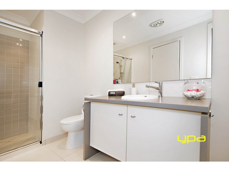 15 Eloura Circuit, Taylors Hill VIC 3037