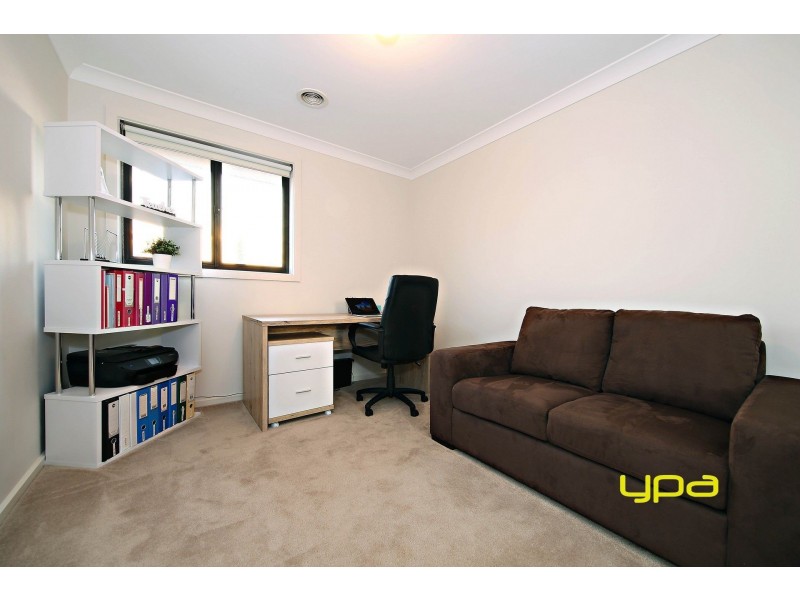 15 Eloura Circuit, Taylors Hill VIC 3037