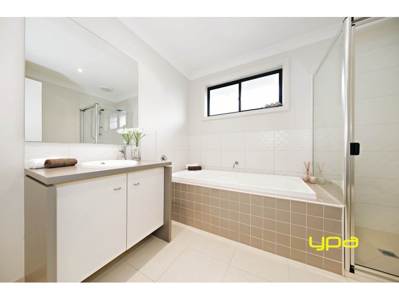 15 Eloura Circuit, Taylors Hill VIC 3037