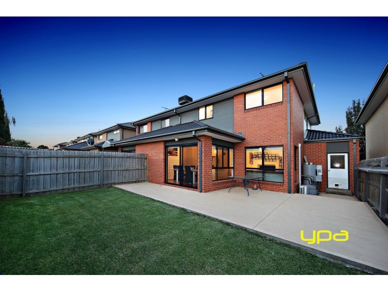 15 Eloura Circuit, Taylors Hill VIC 3037