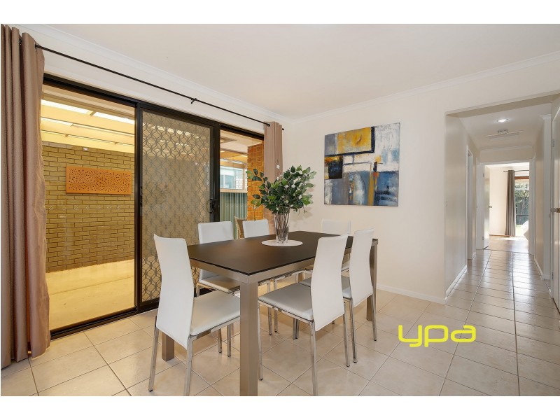 11 Charlesworth Crescent, Burnside VIC 3023