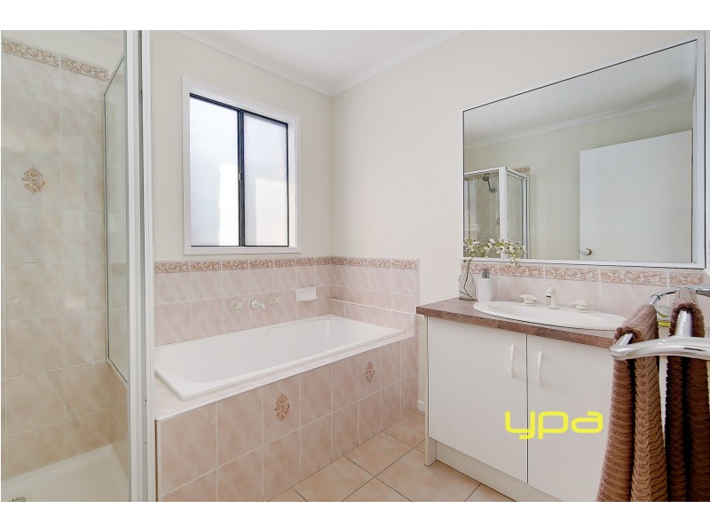 11 Charlesworth Crescent, Burnside VIC 3023