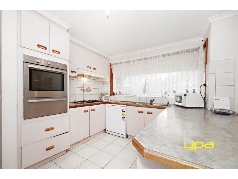 18 Bluestone Walk, Delahey VIC 3037