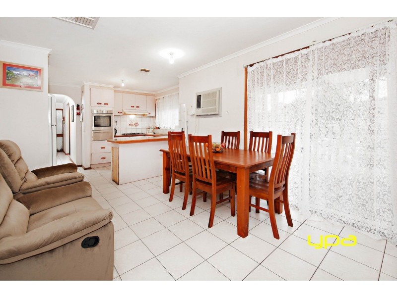 18 Bluestone Walk, Delahey VIC 3037