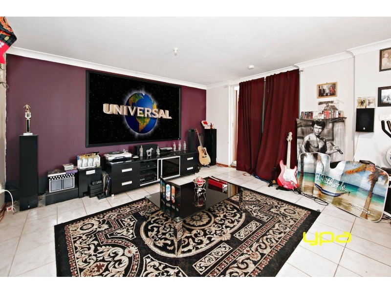 18 Bluestone Walk, Delahey VIC 3037