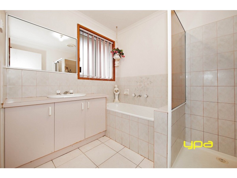 18 Bluestone Walk, Delahey VIC 3037