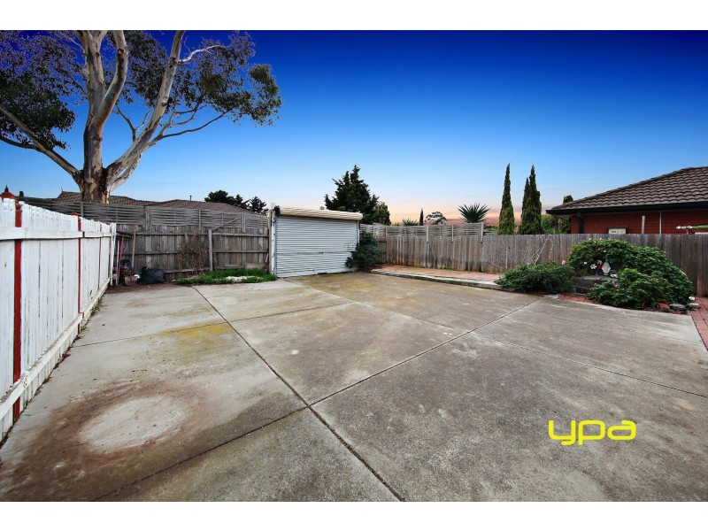 18 Bluestone Walk, Delahey VIC 3037